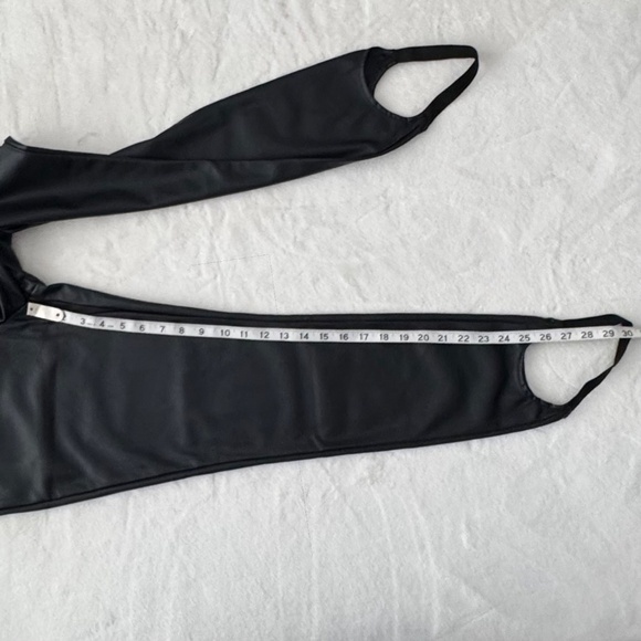 NWOT WeWoreWhat Vegan Leather Stirrup Legging Black Size M - Picture 12 of 16